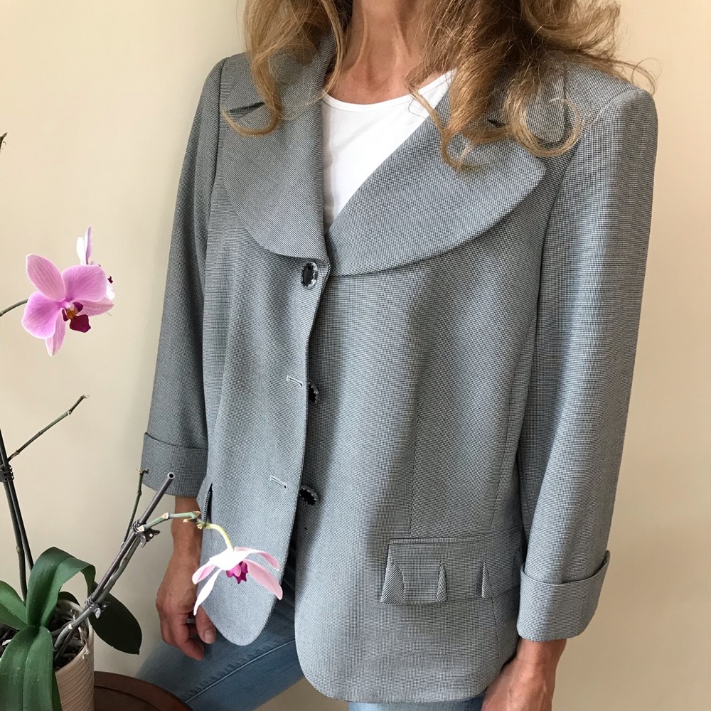 Tahari Blazer—Size 14W